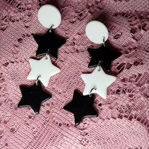 Black & White Mod Star Dangle Earrings (Silvertone)